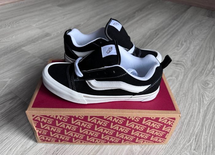 Vans knu skool noir blanc