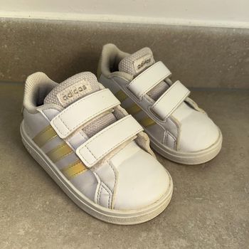 Baskets Adidas fille 22