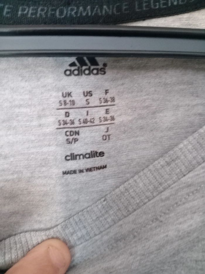 Tee shirt Adidas taille 36 - photo numéro 3