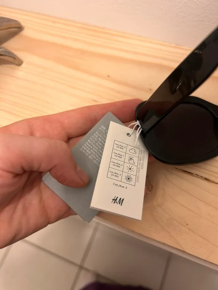 Lunettes de soleil femme H&M neuves - photo numéro 3