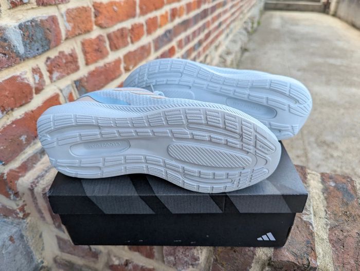 Basket running Adidas - Taille 37/5 - Neuf avec étiquette - photo numéro 2