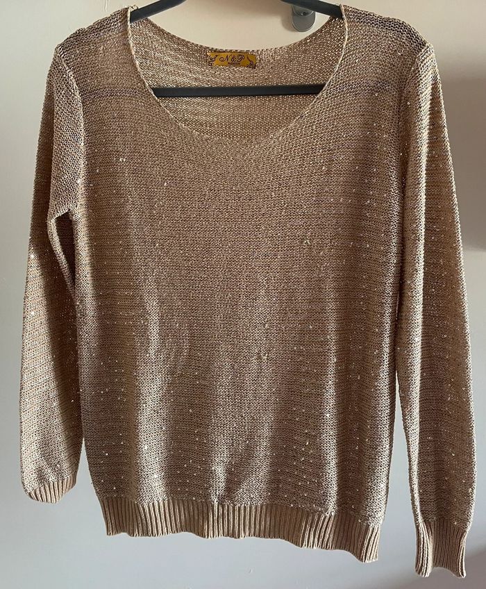 Pull à col rond en fil lurex et paillettes dorées - photo numéro 2