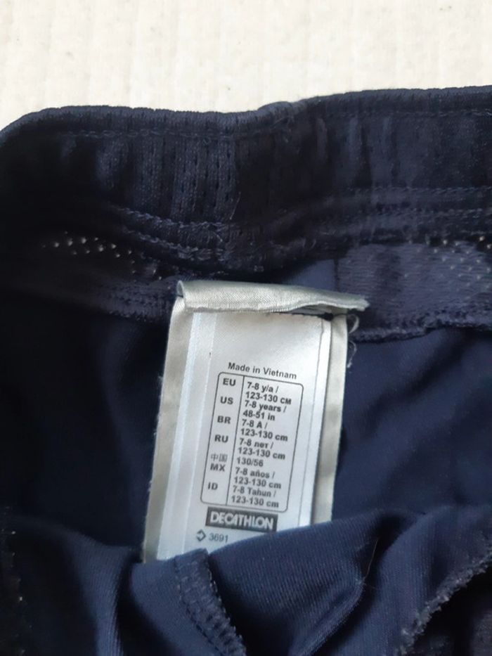 Short sport Décathlon 7/8 ans - photo numéro 3