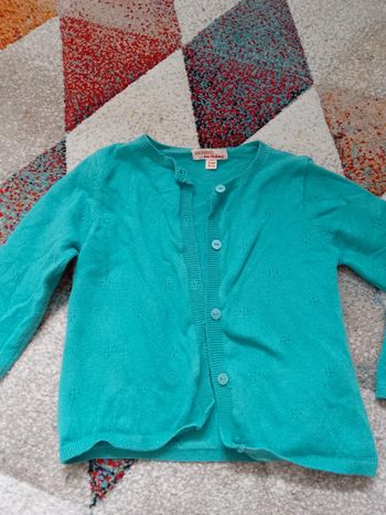 Joli gilet vert 2 ans