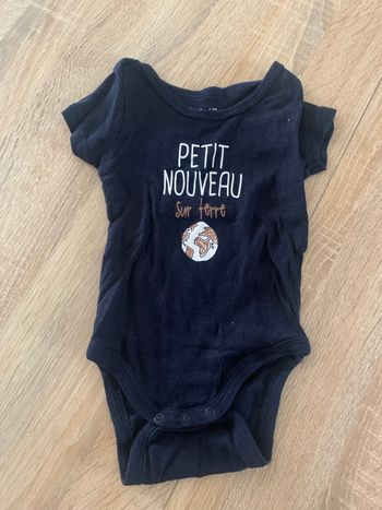 Lot bodies 9 mois manches courtes