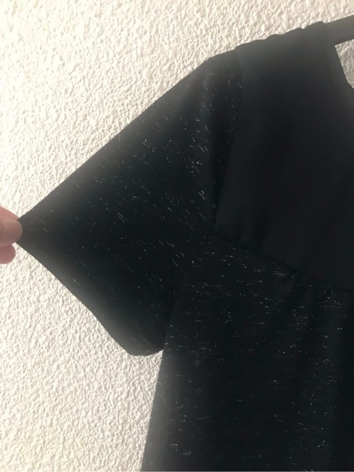Tee shirt ou blouse légères paillettes argentées - photo numéro 6