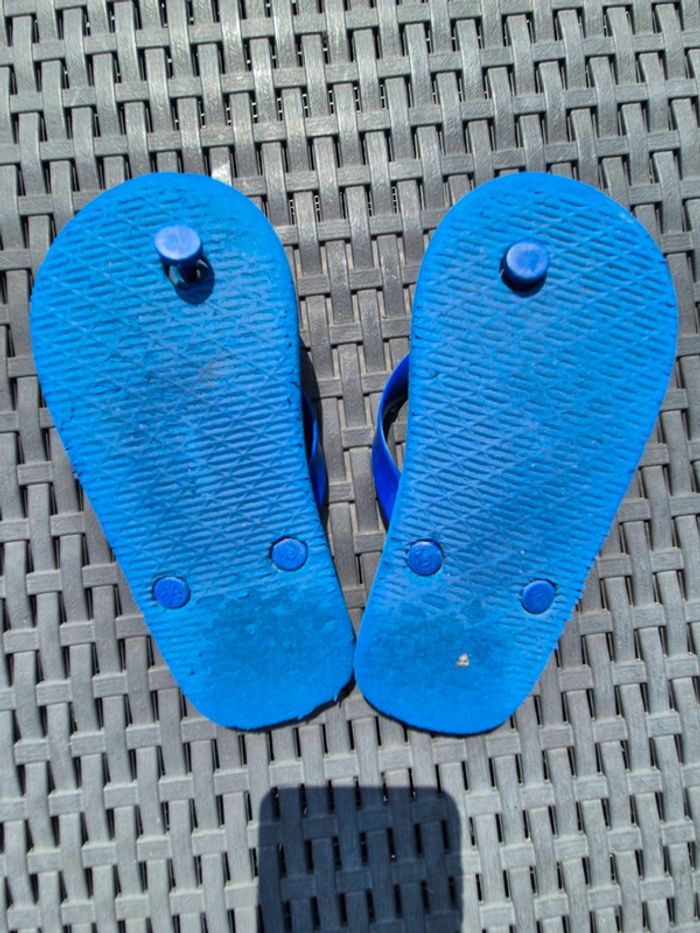 Tongs Les Minions pointure 30 - photo numéro 4