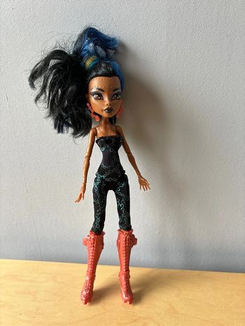 Monster high rebecca steam doll