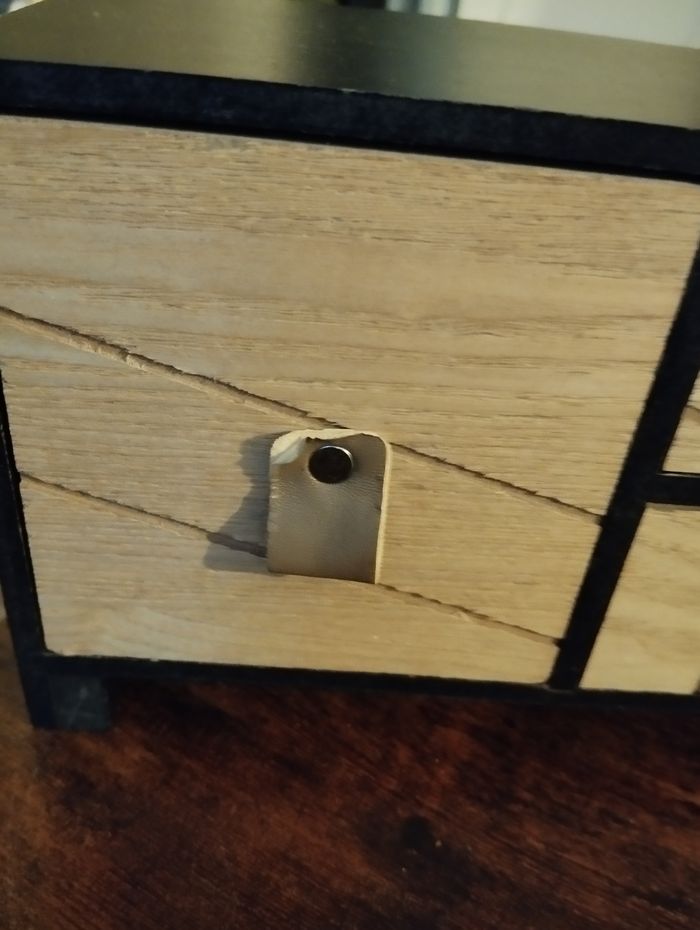 Petite armoire , 3 tiroirs - photo numéro 4