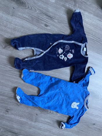 2 pyjamas