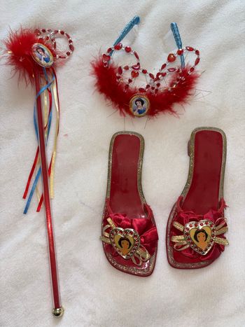 Lot d’accessoires pour enfant - Déguisement Blanche Neige - Disneyland Resort Paris - Très Bon état