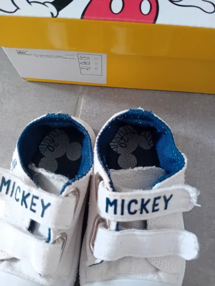 Baskets en toile Mickey - pointure 20 - photo numéro 4