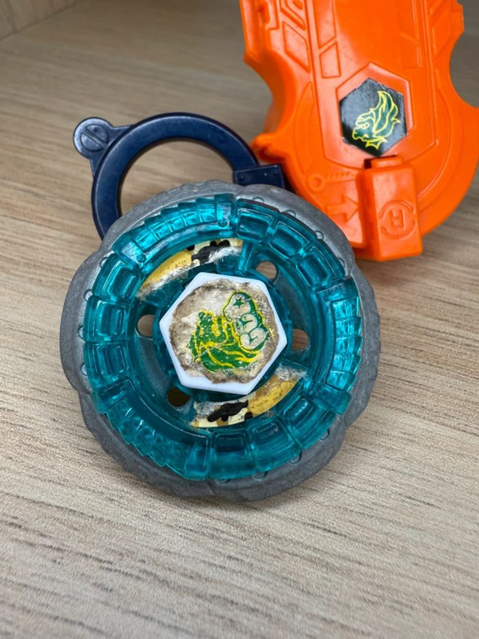 Toupie métal fusion beyblade rock Leone - photo numéro 2