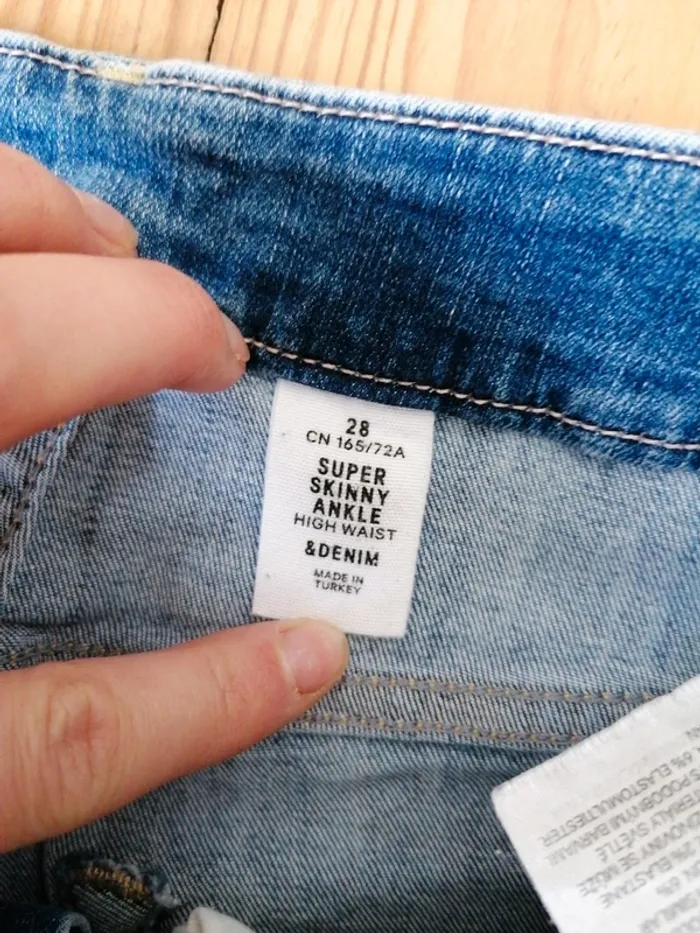 Lot de jeans à trous - photo numéro 2