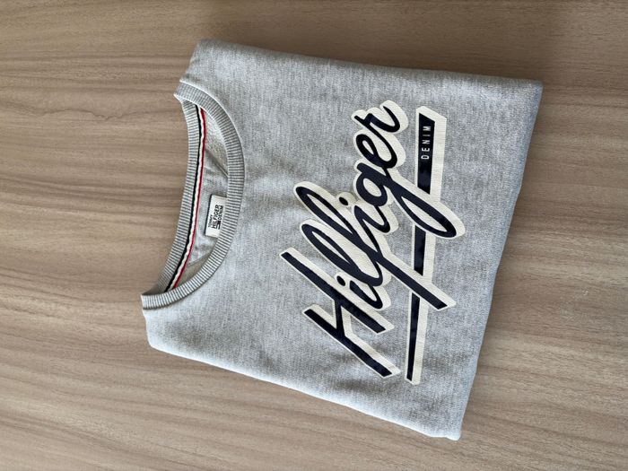 Sweat Tommy Hilfiger – Couleur gris - Taille M - Gros logo poitrine