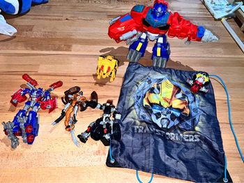 Lot de robots transformers avec sac de rangement