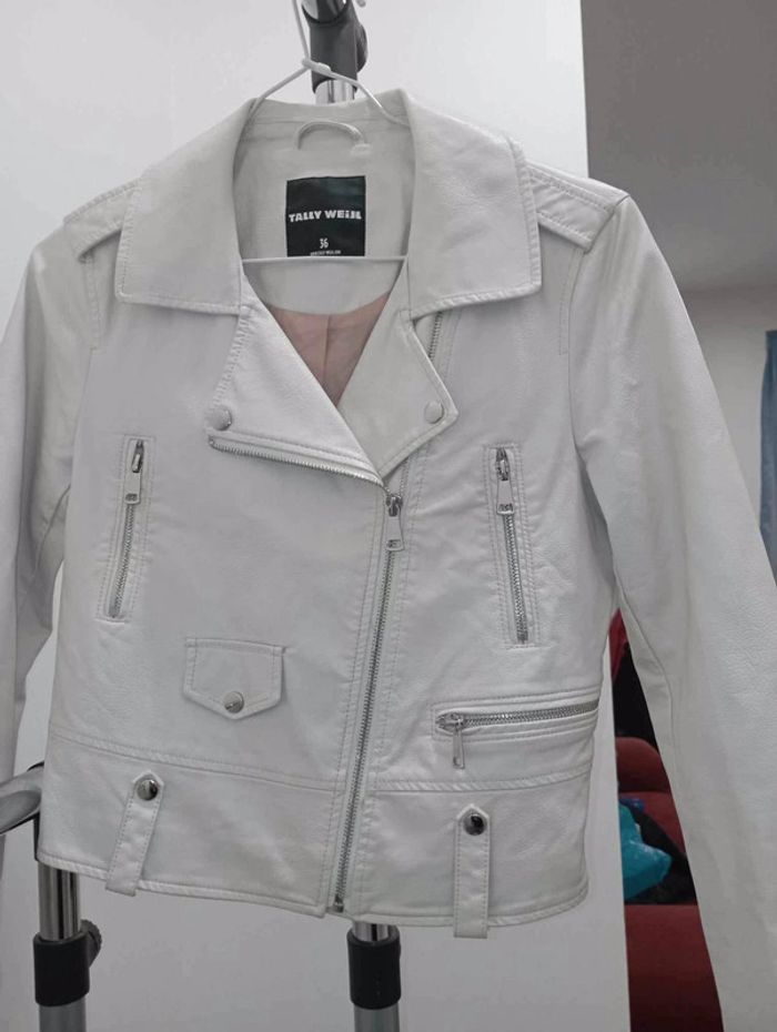 Veste femme blanc taille 36 marque Tally weijl très bon état.