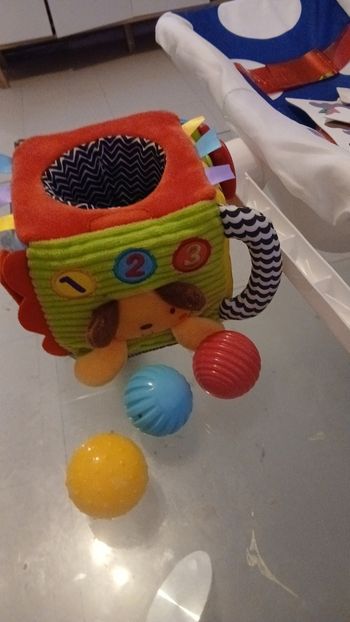 Cube et ses 3 balles