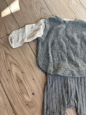 Ensemble gris et blanc pour petite fille