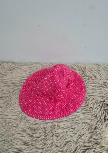 Chapeaux à poits et fleuries à l'intérieur * Vertbaudet *