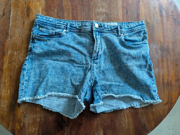 Magnifique short en jean frangé Esmara taille 46