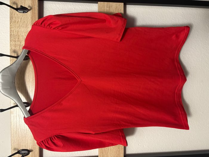haut rouge taille M
