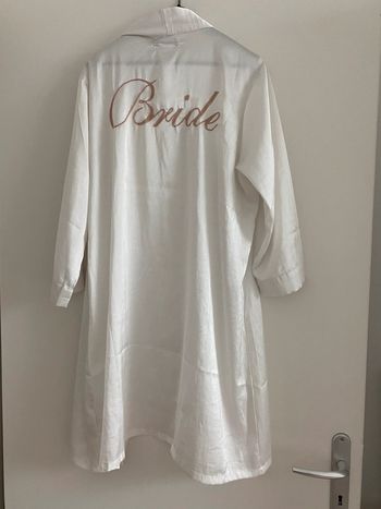 Peignoir satiné bride