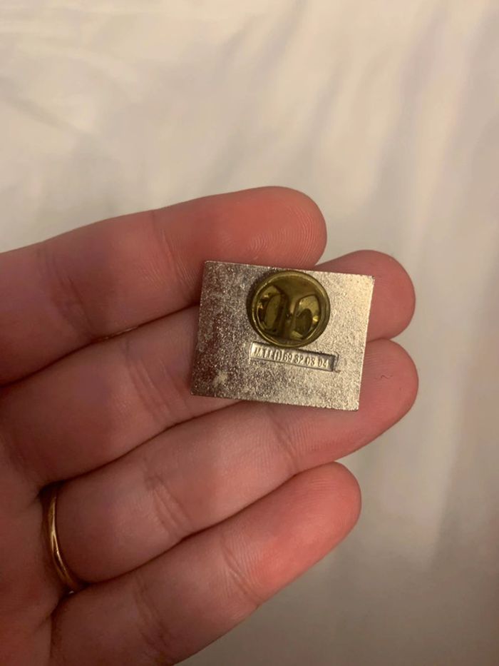 Pin's Revue Française de Contrôle Industriel - photo numéro 2