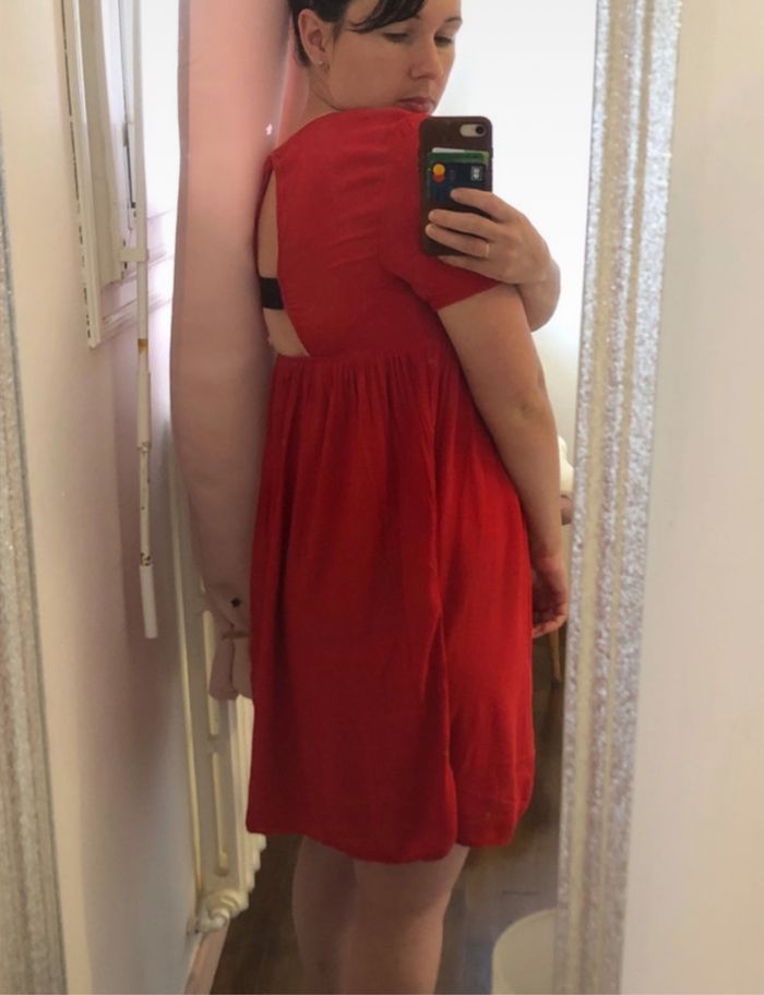 Jolie robe rouge - photo numéro 3