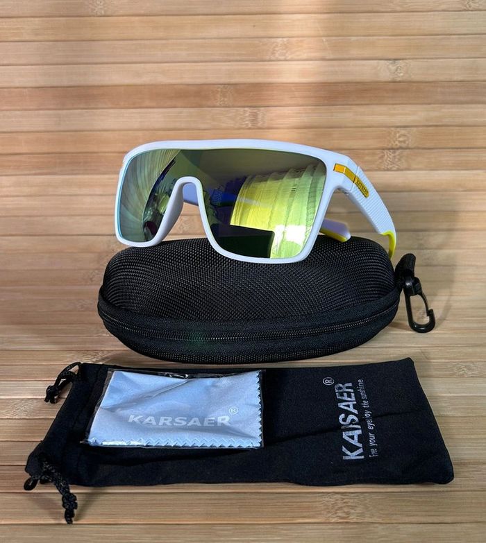 Paire de lunettes de soleil 74-6