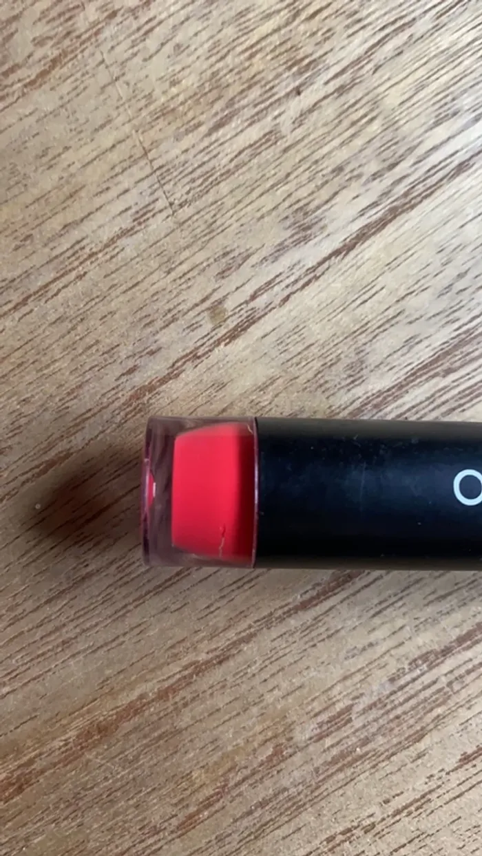 Rouge à lèvre liquide neuve - photo numéro 2