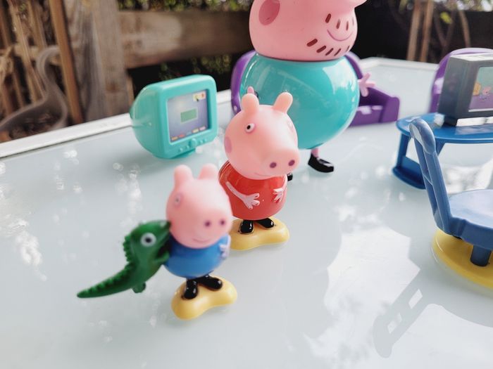 Lot Peppa Pig : divers mobilier + 9 personnages - photo numéro 4