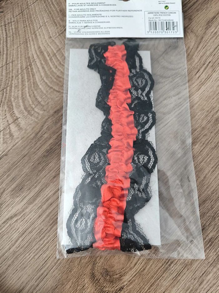 Jarretière rouge dentelle noir neuve - photo numéro 2