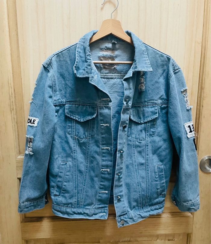 Veste en jean destroy customisée “Where is my mind?” originale, bleu clair - taille S - photo numéro 11
