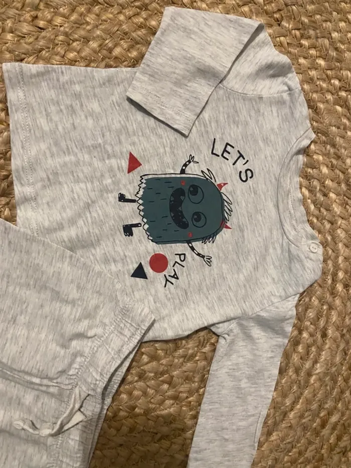 Ensemble 2 pièces ou pyjama taille 6 mois - photo numéro 3