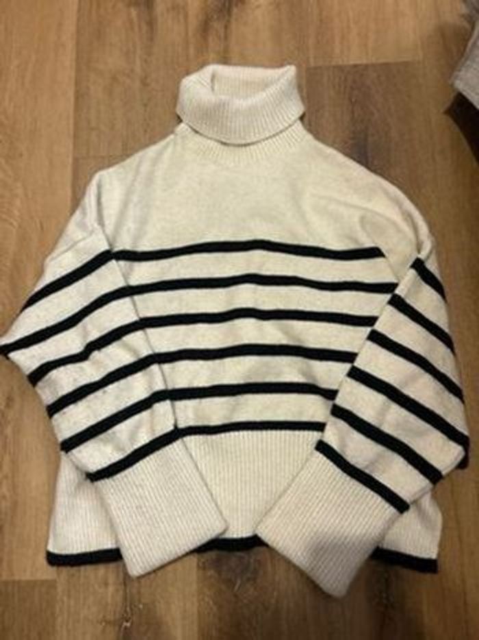 Pull col roulé rayé blanc cassé et noir Bershka - photo numéro 5