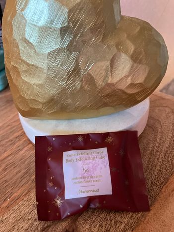 Marionnaud format voyage cube exfoliant corps senteur de fleur de coton