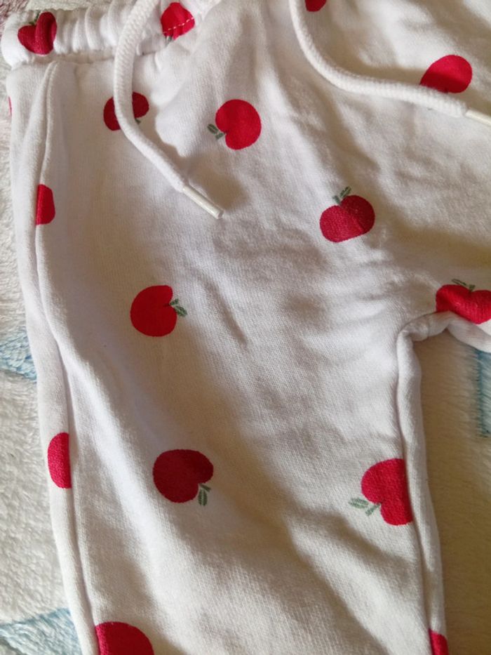 Pantalon pomme 🍎 - photo numéro 3