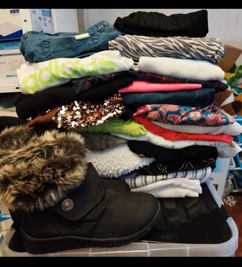 Grand lot 27 vêtements femme et 1 paire de bottines taille 39 
