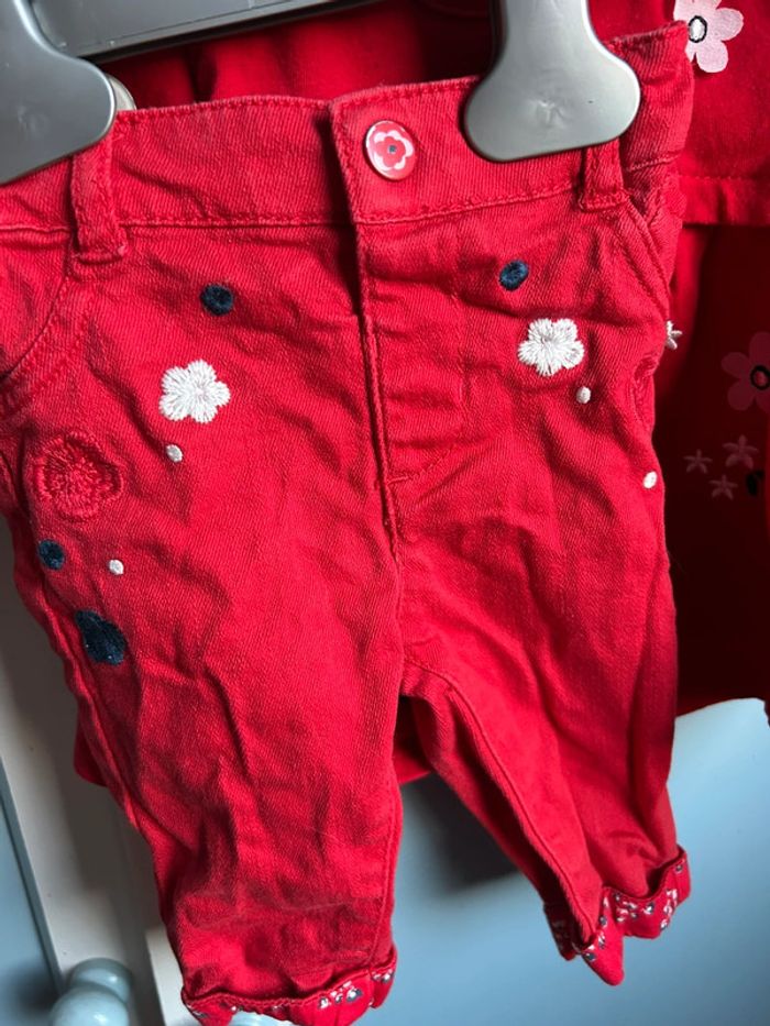 Ensemble rouge à fleurs,3 mois - photo numéro 4