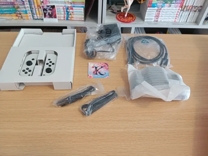 Nintendo Switch Oled Blanche + Pack contrôleur et housse renforcée Nexigo Très bon état·Nintendo - photo numéro 4
