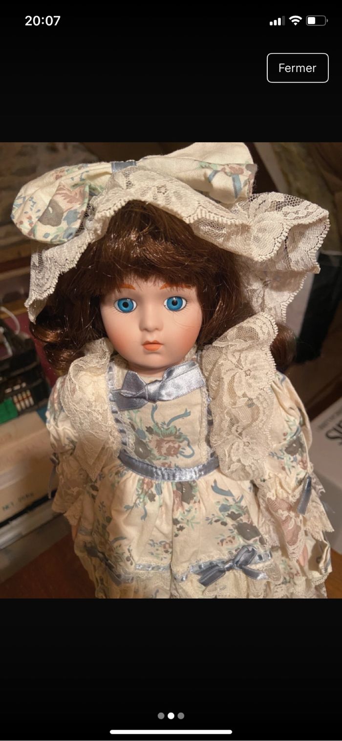 Poupée de collection en porcelaine - photo numéro 2