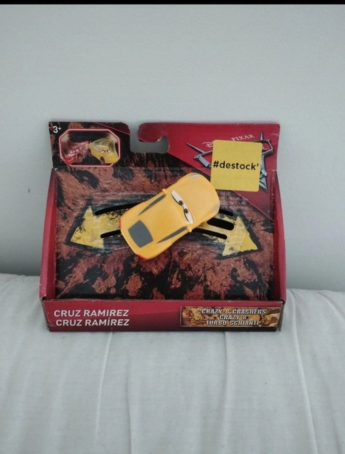 Voiture cruz Ramirez cars Disney pixar
