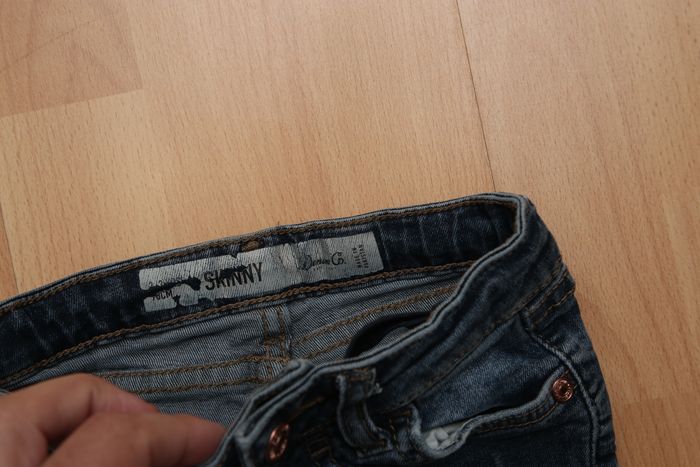 Jean skinny troué - photo numéro 2