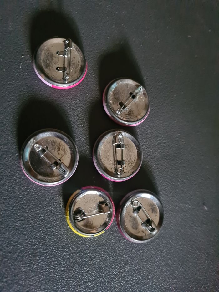 6 Badges . Broches. 2 cm. Witch - photo numéro 2