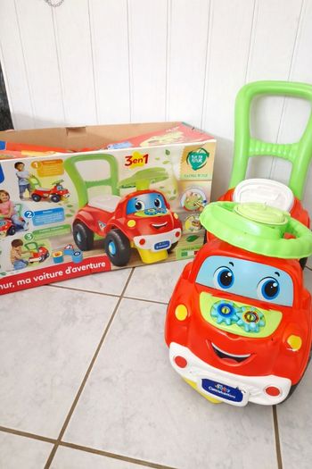 Trotteur voiture bébé 