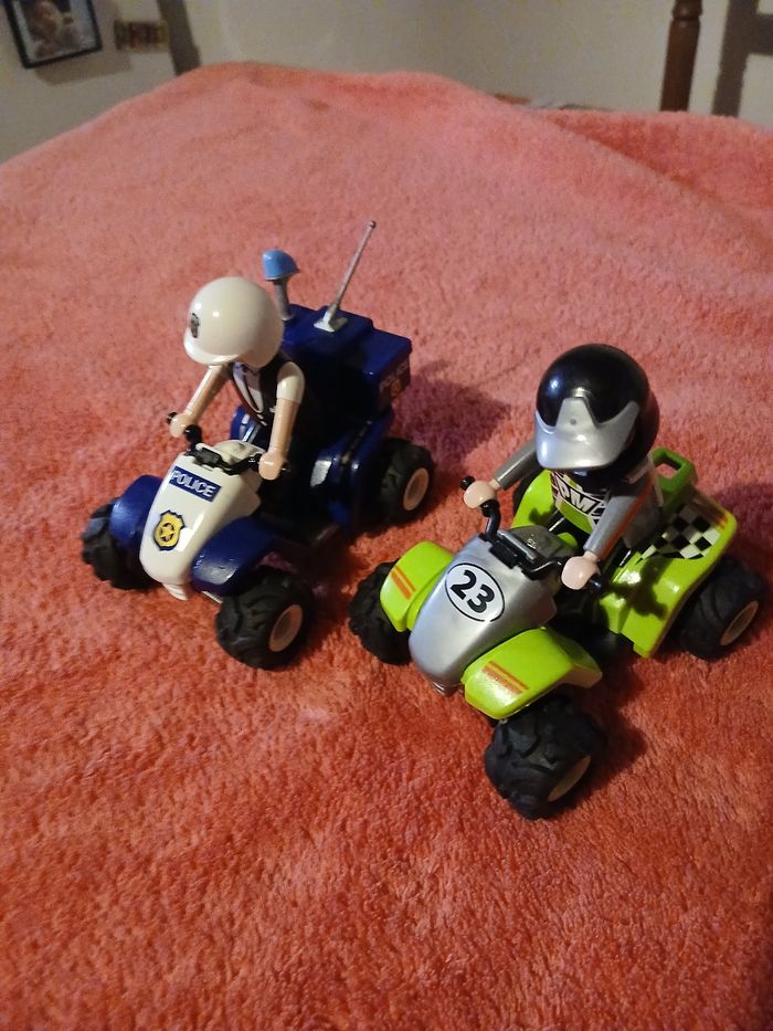 Deux quads playmobil