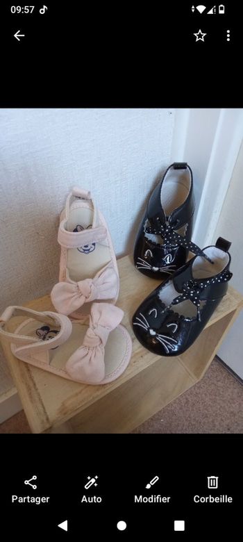 Lot de 2 paires de Chaussures bébé fille naissance , 0 à 6 mois environ, été ,Minnie, Disney  rose, scratch noire lacet motif chat,  cérémonie