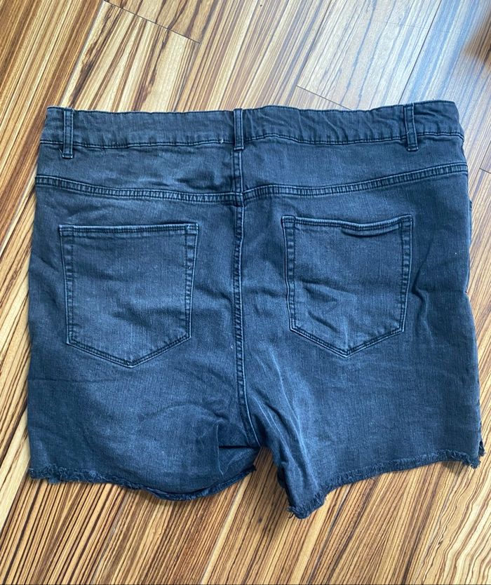 Short en jean noir - photo numéro 3