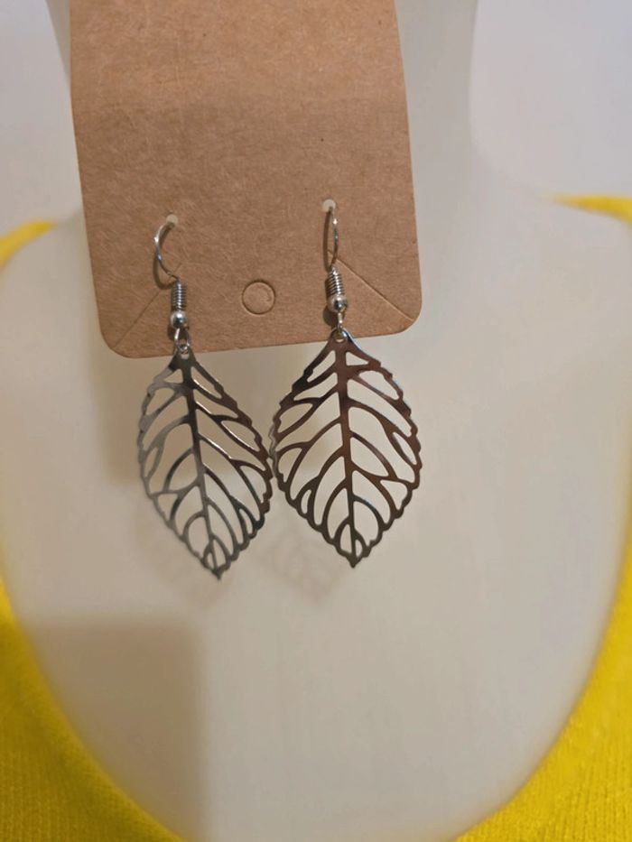 Magnifique Boucles-doreilles neuve